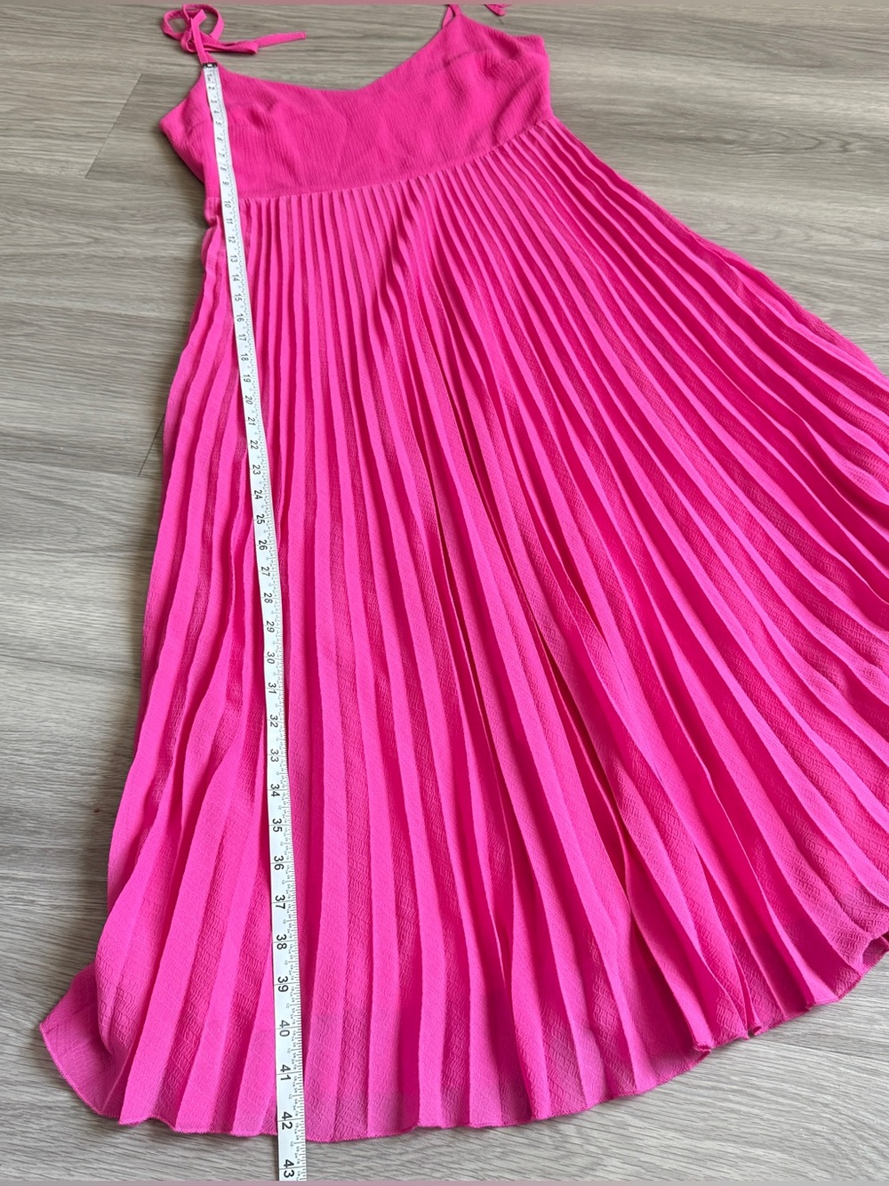 Sézane Nissa Pleated Midi Dress in Hot Pink | FR 38 / US 6 - Picture 7 of 9